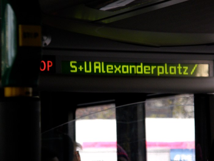 Seuraava pysäkki: Alexanderplatz.
