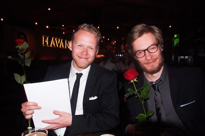 Päätoimittajat myhäilevät tyytyväisinä. Kuva: Vilho Pirttijärvi