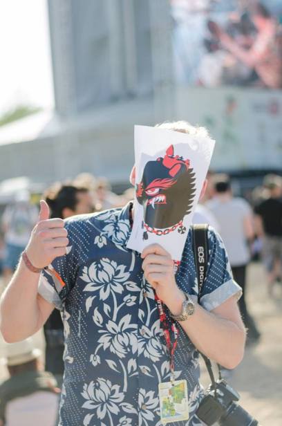 Tässä esimerkki. Karhu Ruisrockissa Kolmas nainen -yhtyeen keikalla. Kolmas nainen esiintyy myös Porisperessä. Kannattaa kuitenkin jättää oma naama näkyviin voittajan tunnistamisen helpottamiseksi.