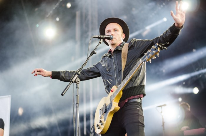 Samuli Putro etsii seinää, johon nojata.