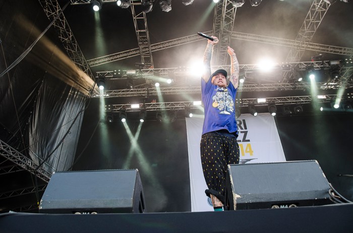 Mac Miller rennoissa pöksyissään.